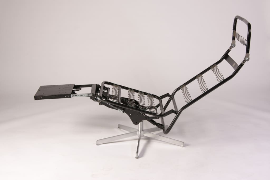 Zasada działania mechanizmu RS 7950 firmy Schultz Seating Group opiera się na synchronicznym rozkładaniu oparcia i podnóżka.