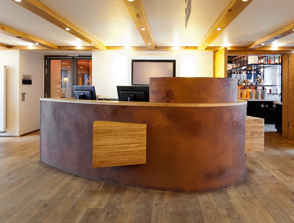 Utrzymana w estetyce industrialnej płyta „Imi-rost” marki H. Schubert oferowana przez Lumatech.