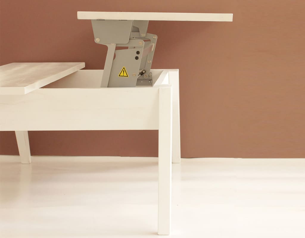 W przypadku podnośnika „Tavoflex” firmy Häfele, część blatu stolika unosi się, tworząc komfortową strefę roboczą, jednocześnie dając dostęp do wnętrza mebla.