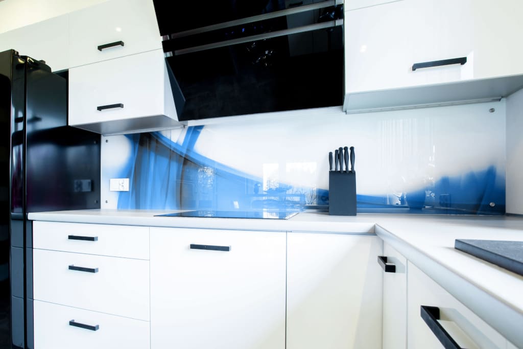 Firma Ruke od trzech lat zajmuje się produkcją „Monoglassu”. Jest to druk cyfrowy osadzany w taflach szkła.