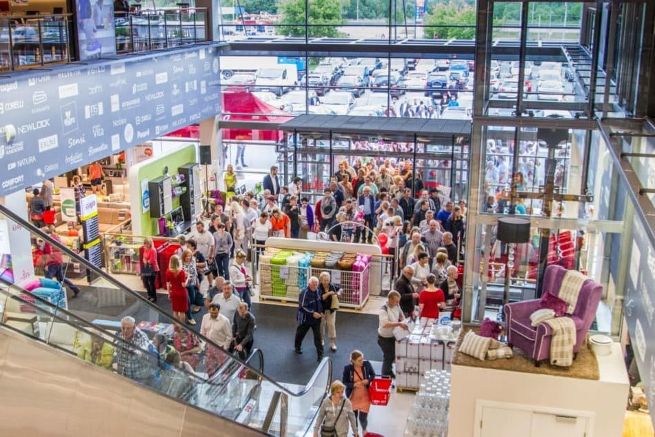 Ograniczenia w handlu nie rozpalają wśród właścicieli salonów aż takich emocji, jak to było w przypadku podatku od handlu. Na zdjęciu: salon Agata Meble w Częstochowie.