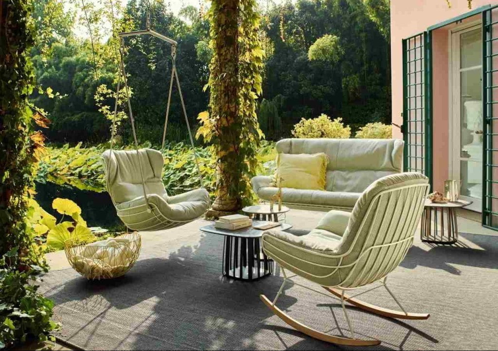 Zawsze w ruchu: moda na fotele bujane i wiszące nie przemija. Fot. VDM/Freifrau.