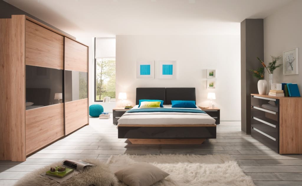 W kolekcji „Asteria” marki Helvetia Wieruszów ciepły kolor naturalnego dębu połączono z przyjazną szarością folii membranowej w wysokim połysku.