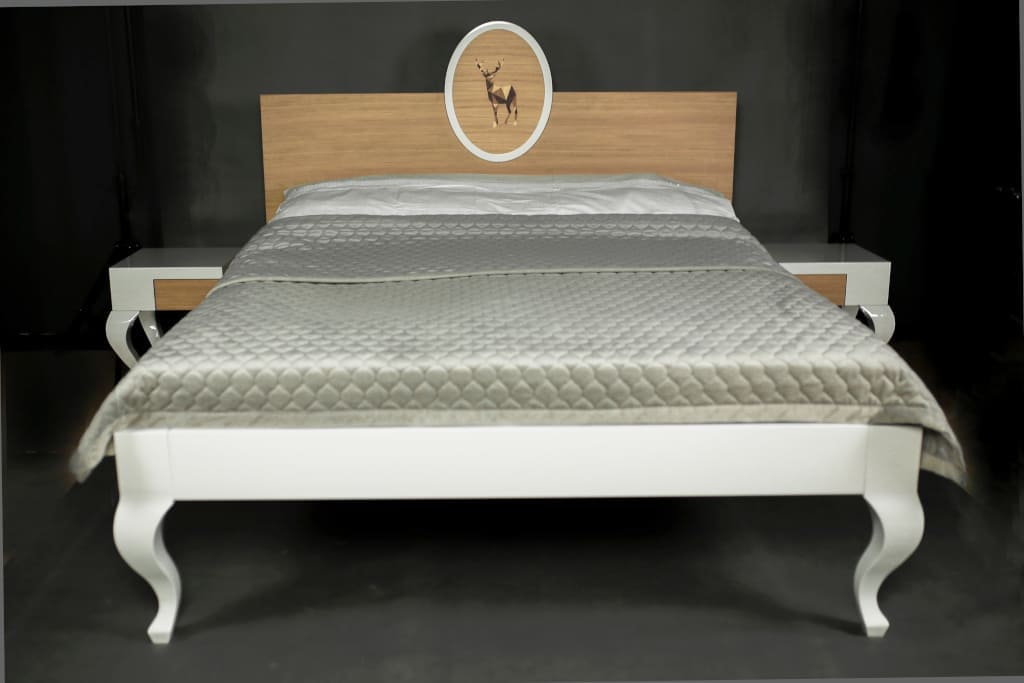 Nazwa kolekcji „Telimena” (prod. Bazydlo Furniture) pochodzi od imienia jednej z bohaterek „Pana Tadeusza” Adama Mickiewicza – podobnie jak ona jest elegancka, modna i niezwykle interesująca.