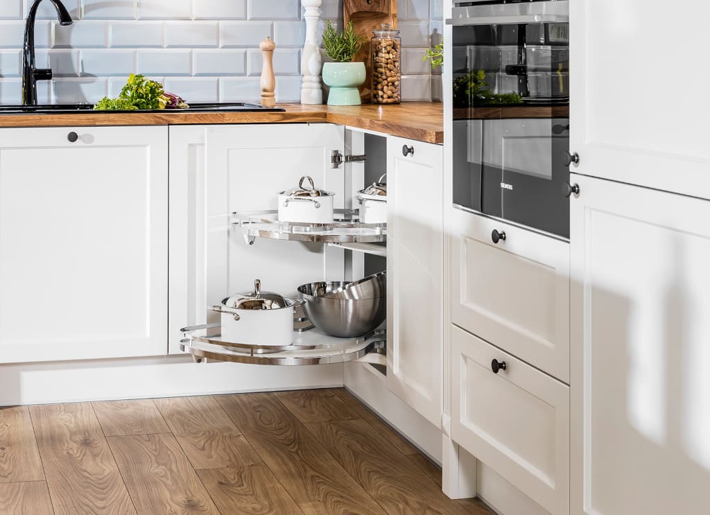 O funkcjonalności systemu narożnego „Le Mans” oferowanego przez Peka świadczy przede wszystkim zagospodarowanie nawet najbardziej kłopotliwej i trudno dostępnej przestrzeni.