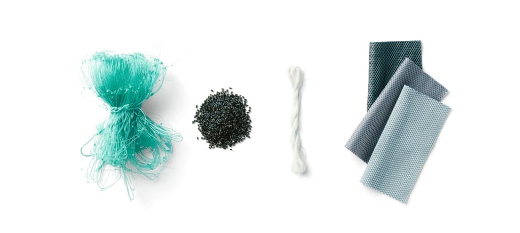 Re:net japońskiej firmy Okamura Corporation to tkanina, która szczególnie nadaje się do tapicerowania krzeseł. Jest wykonana w ponad 80% z materiałów pochodzących z recyklingu.