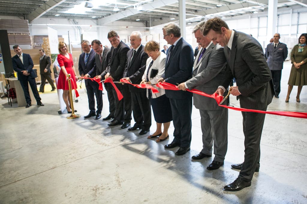 Uroczyste przecięcie wstęgi w Żuławskiej Fabryki Mebli, 2015 r.