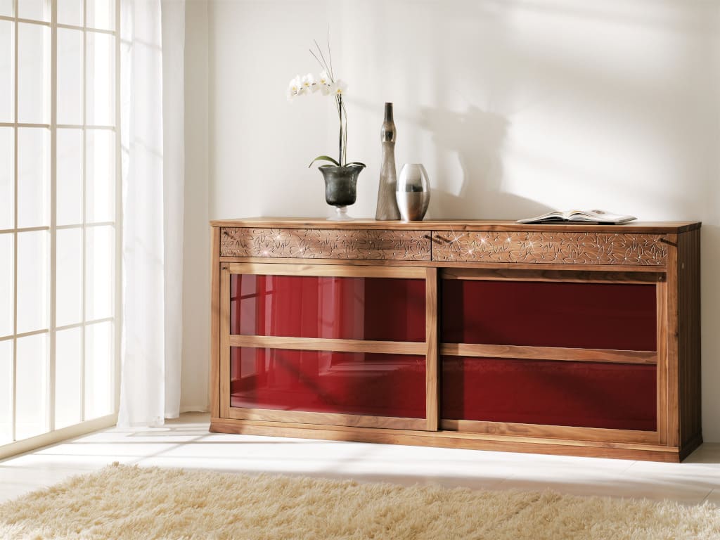 W ofercie firmy Adler znajdują się m.in. produkty do lakierowania szkła.