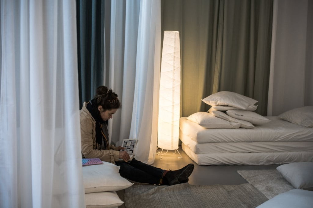 Wystawa "Dobra/Noc" na Łódź Design Festival 2021- miesięcznik i portal informacyjny branży meblarskiej biznes.meble.pl