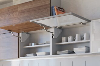 Podnośnik do mebli z oferty Salice dostępny w Belmeb.