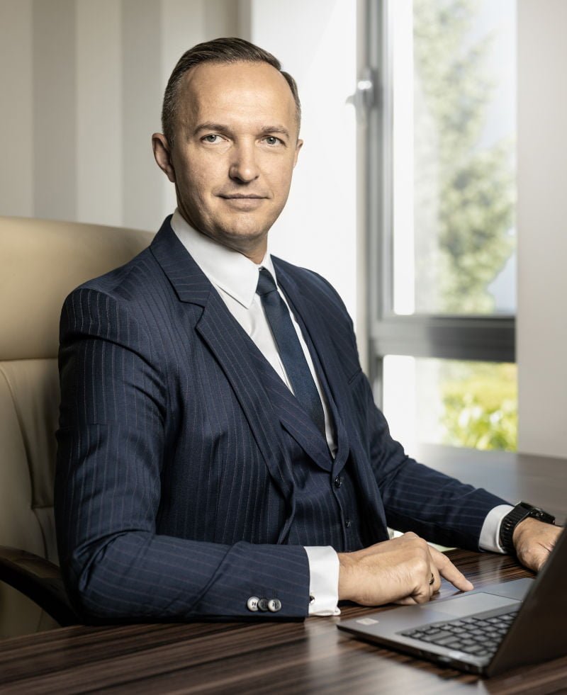 GTV - Artur Okliński zdjęcie całej postaci