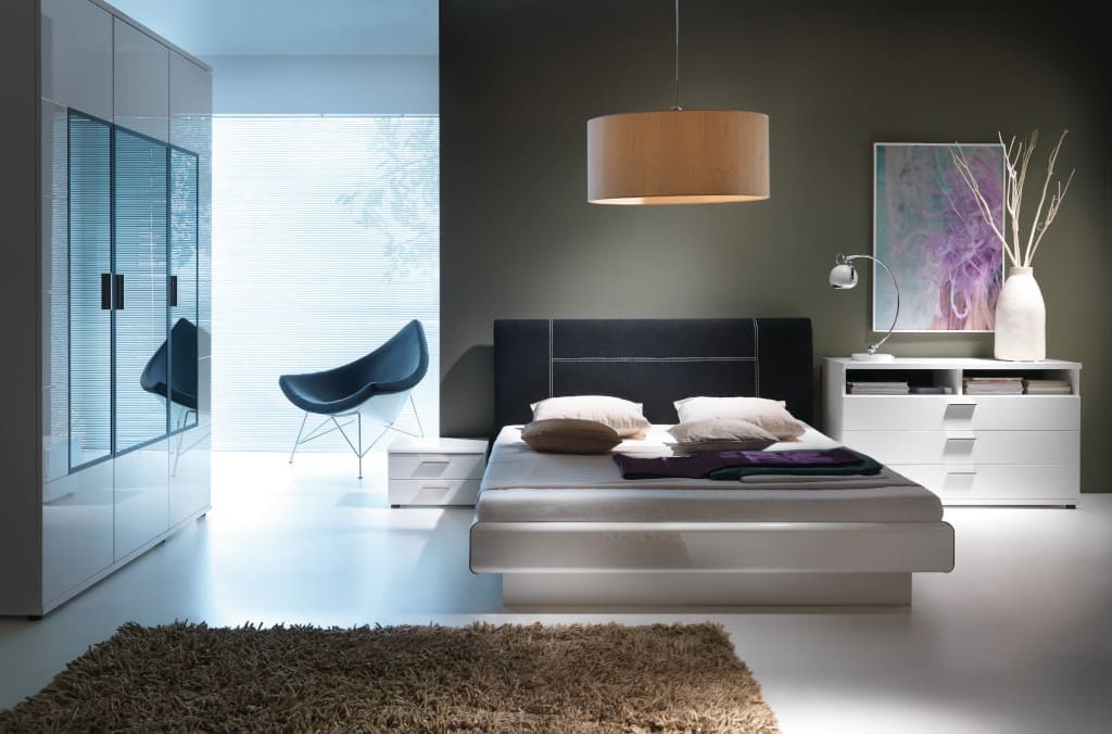 Kolekcja „Corano” marki Bydgoskie Meble (skrzyniowe). W jej skład wchodzą także meble z przeznaczeniem do sypialni, a wśród nich na szczególną uwagę zasługują łoża, szafki nocne i komody.