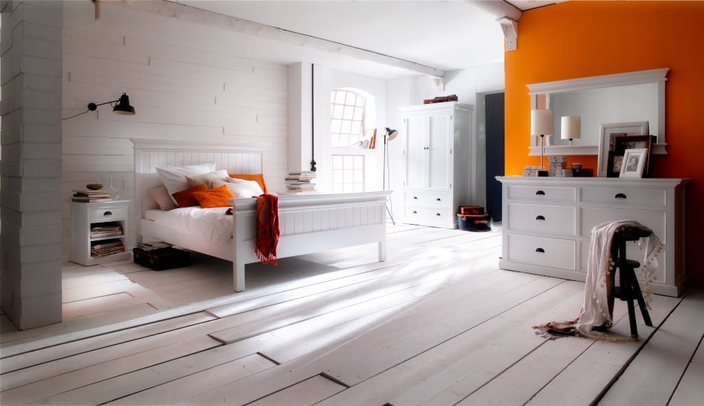 Białe łóżko „Halifax” (prod. Nova Solo, dystr. Seart) wykonane jest z drewna mahoniowego.