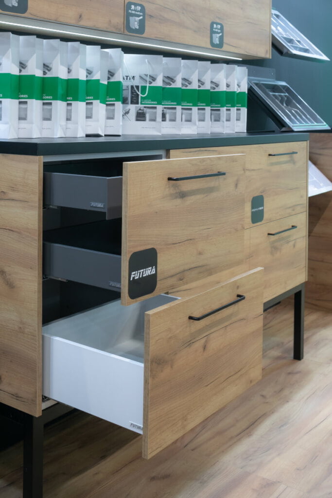 Szuflady Futura na stoisku MET-GAL z marką ATM na targach interzum 2023