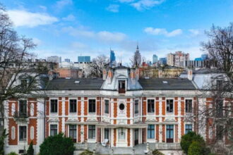 Trwa głosowanie Internautów w konkursie Projekt Łazienki 2023 na toaletę w Pałacu Zamoyskich przy ulicy Foksal w Warszawie.