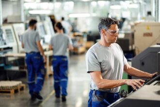 Polski przemysł czeka na jesienne ożywienie.