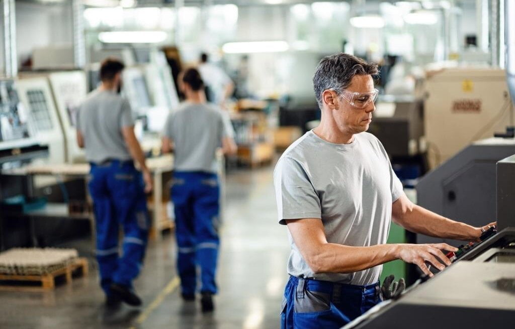 Polski przemysł czeka na jesienne ożywienie.