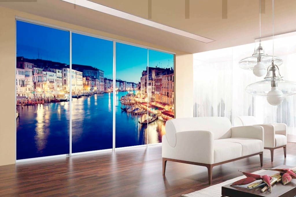 4-skrzydłowa szafa z grafiką z zastosowaniem szkła Float o 4 mm grubości z oferty firmy Fire-Glass.