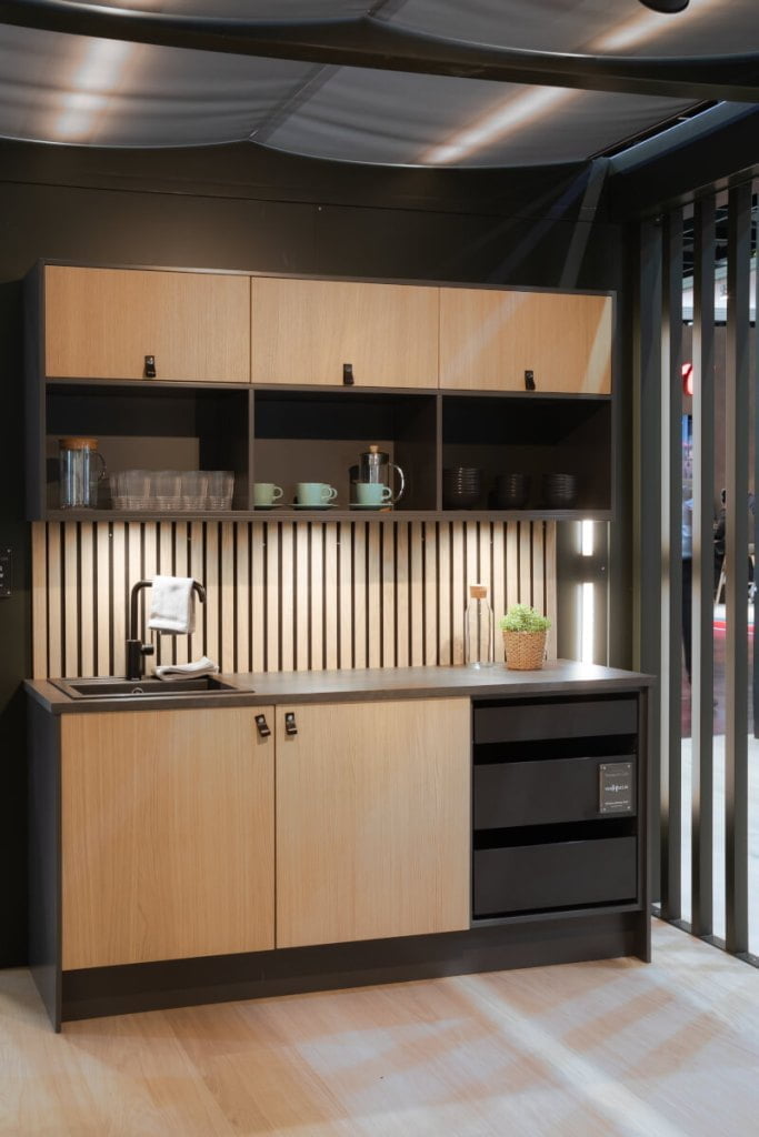 Meble złożone z technologią mebli zatrzaskowych Threespine® firmy Välinge Innovation na interzum 2023