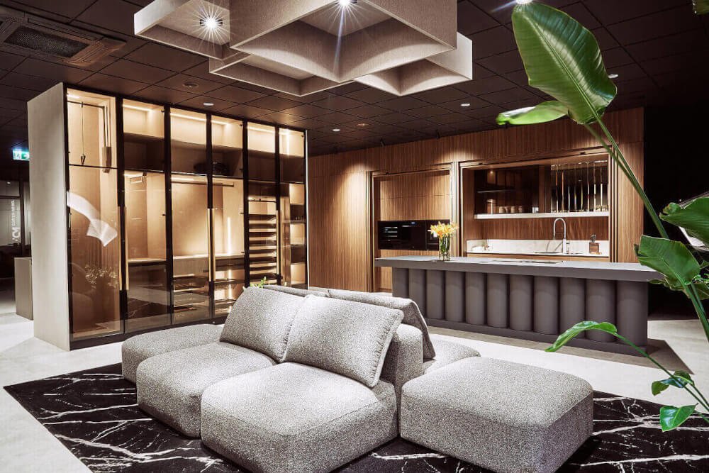 Center-Mebel - otwarcie Strefy Designu w Białymstoku, garderoba i sofa - miesięcznik i portal informacyjny branży meblarskiej biznes.meble.pl