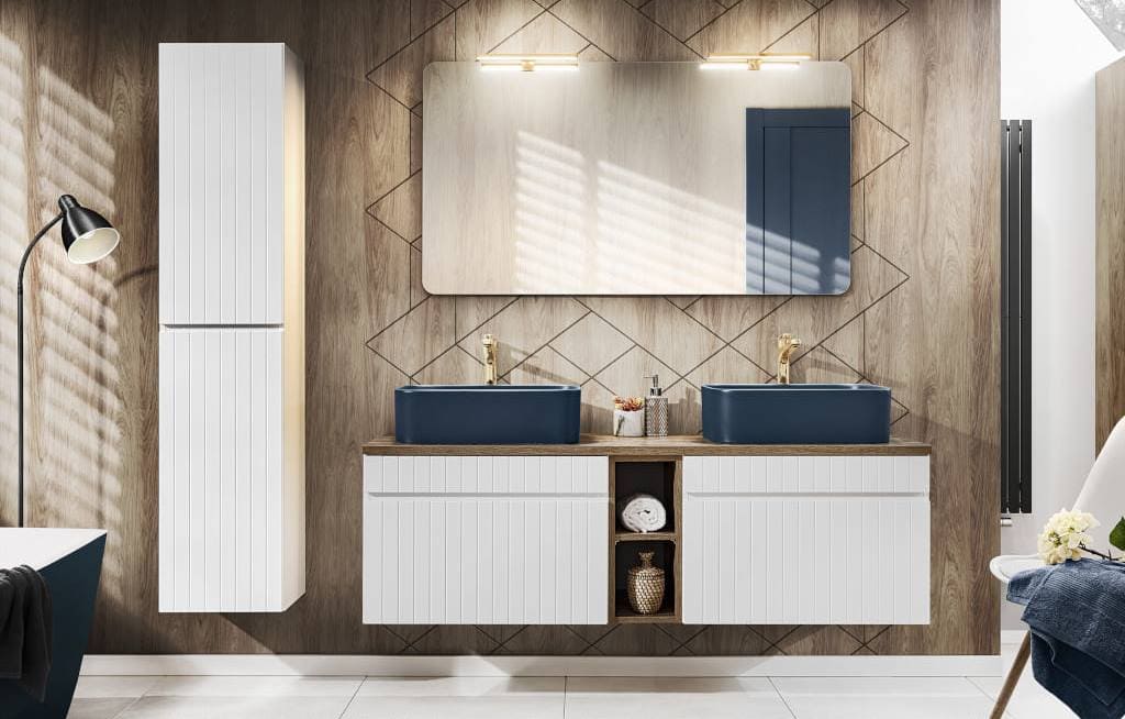 Kolekcja Iconic White to meble do łazienki z oferty firmy Comad. Wyróżniają je pionowe ryflowanie oraz zintegrowany podchwyt.