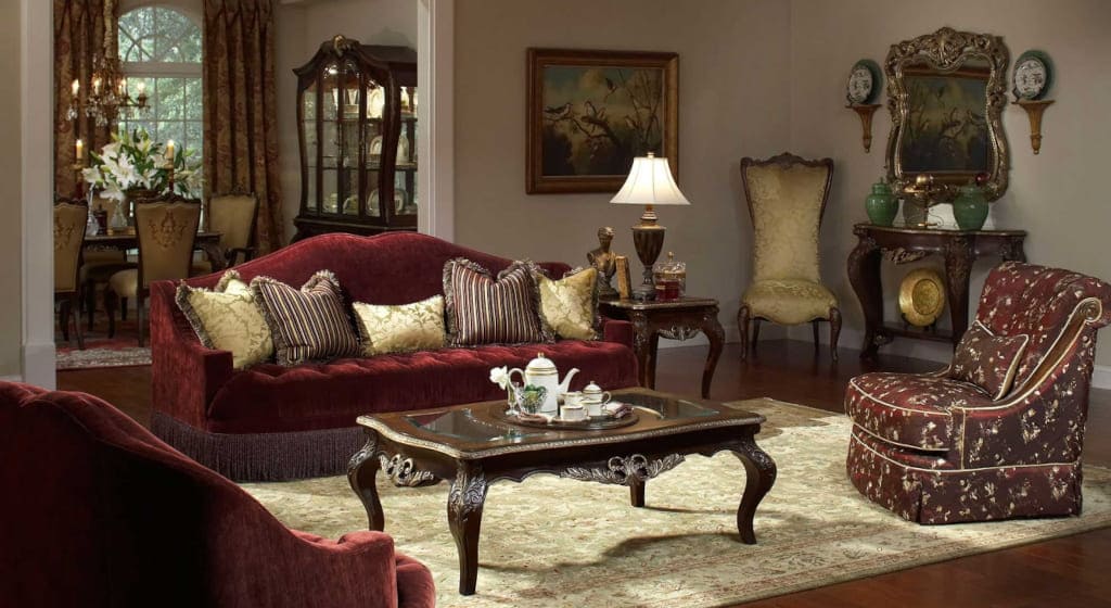 „Imperial Court” (dystr. Jacob Furniture) to luksusowe meble, będące swoistym hołdem złożonym dostojnemu pięknu rosyjskich pałaców oraz romantycznemu urokowi francuskich rezydencji.