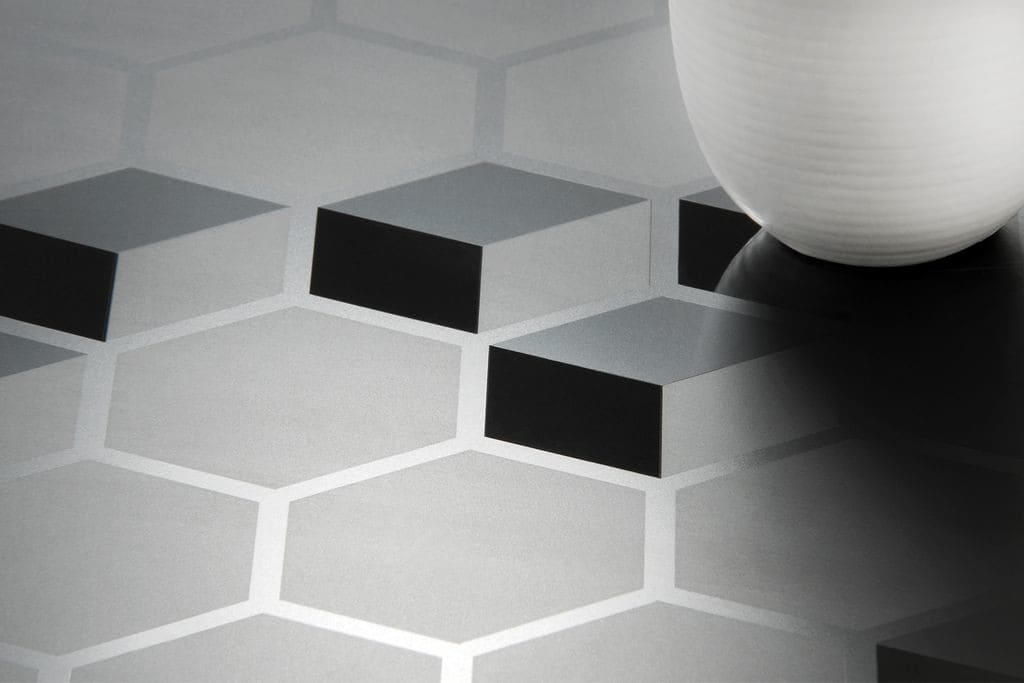 Struktury laminatów Resopal oferowanych przez Respol na jednym arkuszu łączą delikatną satynę z połyskiem w fantazyjnych wzorach.