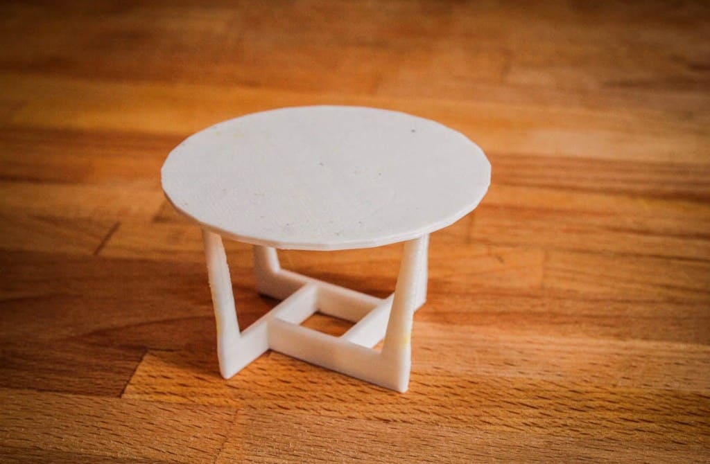 Drukarki 3D ze sklepu Blackfrog.pl pozwalają na tworzenie gotowych mebli pokazowych. Dużą drukarkę można wykorzystać do drukowania mebli gotowych do sprzedaży.