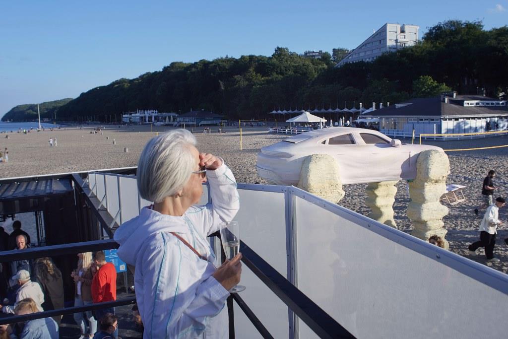 Porsche na plaży w Gdyni podczas Gdynia Design Days.