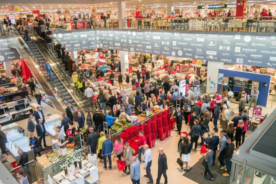 Wnętrze salonu meblowego Agata w Lublinie podczas otwarcia, które odbyło się 25 września 2015 r.