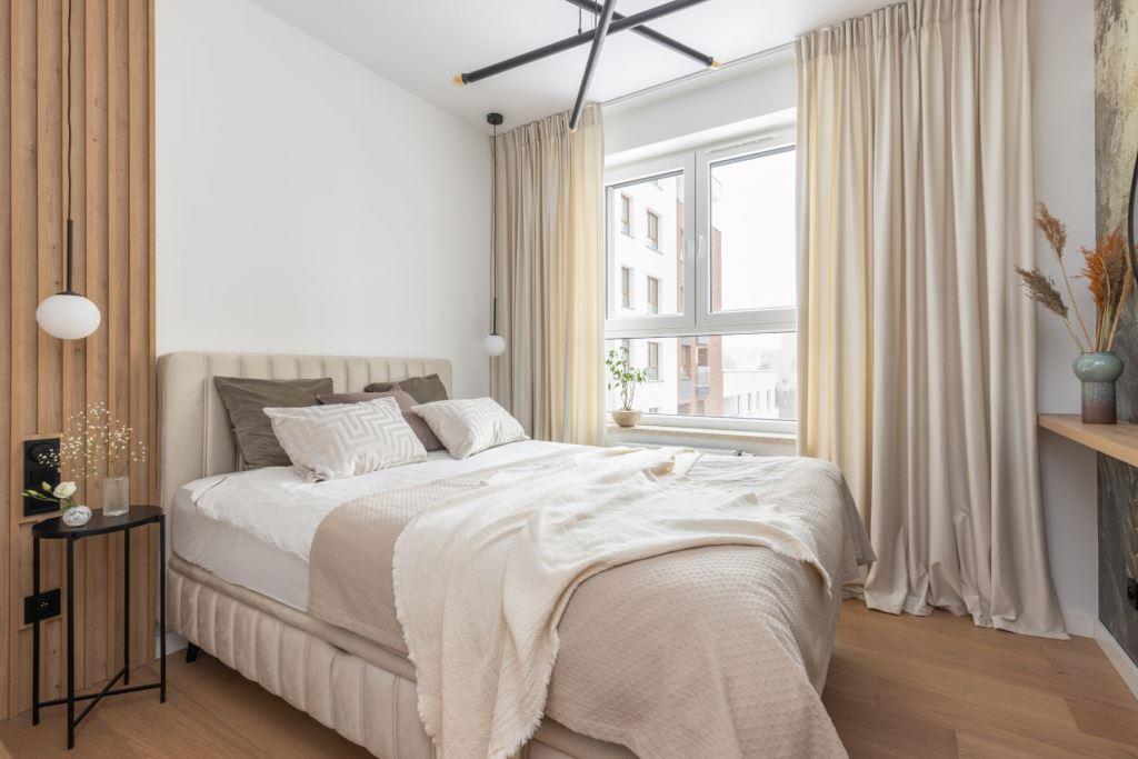 60-metrowe mieszkanie w Warszawie - sypialnia, projekt Decoroom.