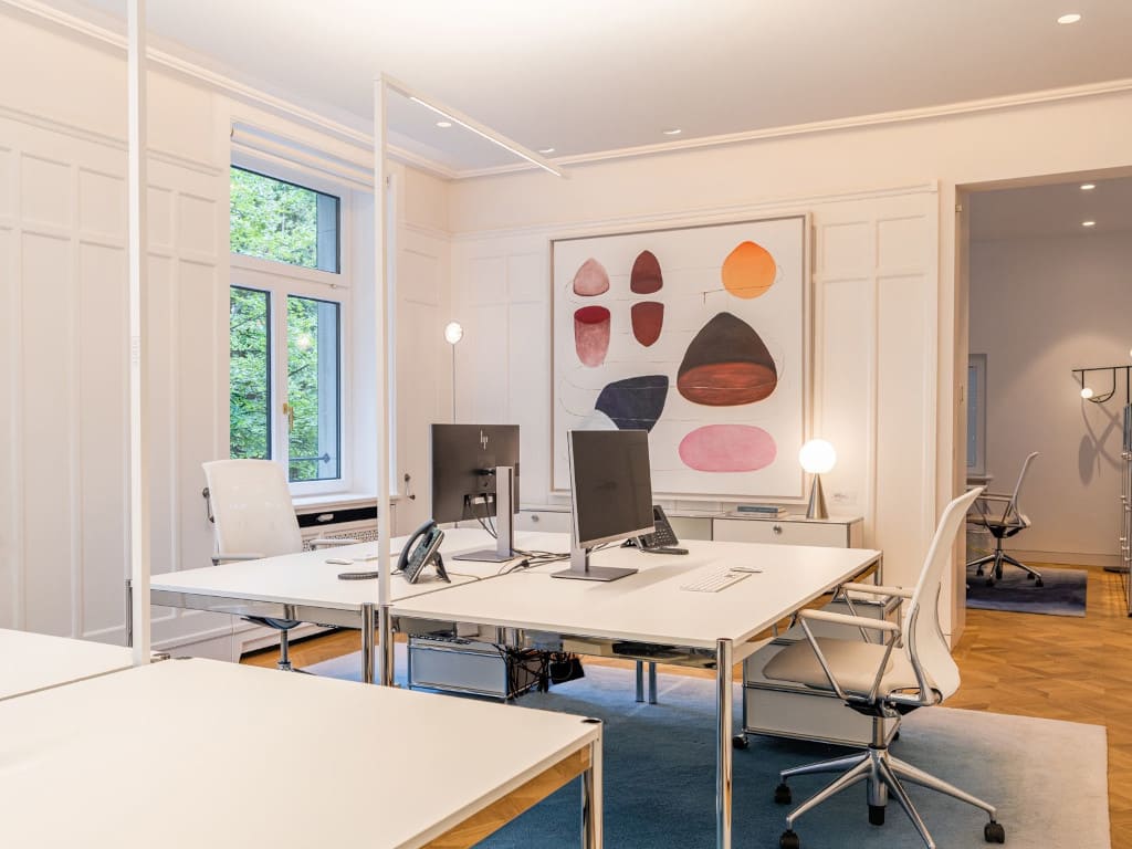 Największym wyzwaniem dla architektów z pracowni Boris Kudlicka with Partners było dostosowanie wiekowej willi do standardów współczesnego biura.