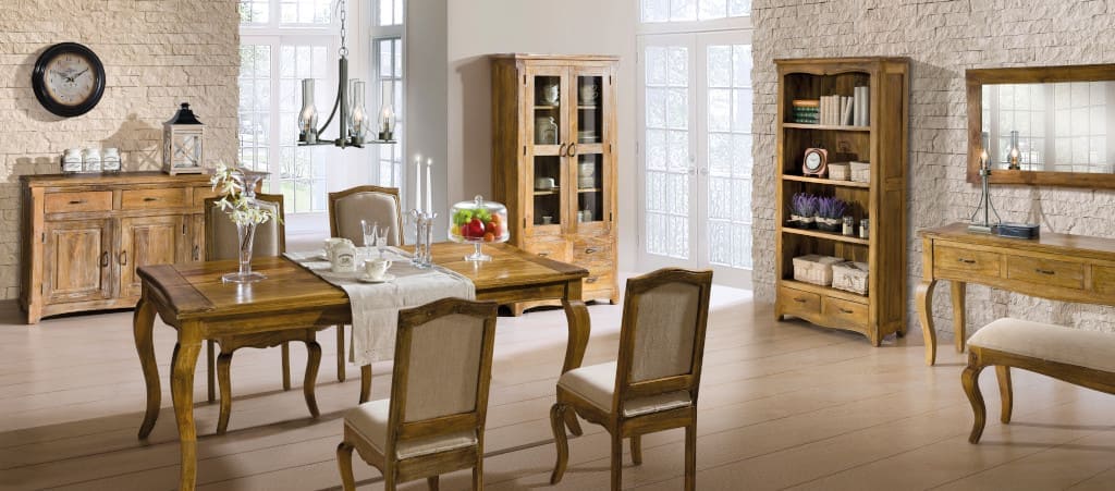 „Artistico” (dystr. Agata Meble) to zestaw mebli kolonialnych, wykonanych z naturalnej okleiny i litego drewna mango.