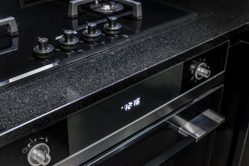 Blaty granitowe Cavastone.pl występują w grubościach od 2 cm w górę, natomiast blaty z konglomeratu kwarcowego (93% - 95% składu to zmielony kamień naturalny) występują nawet w grubości 12 mm.