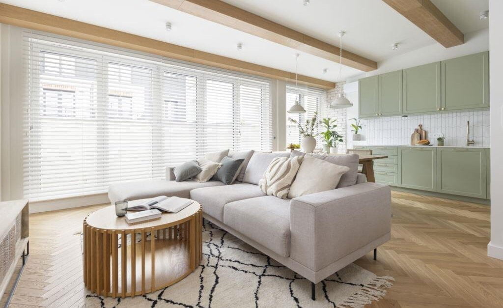 Boho i zieleń w apartamencie na Pradze.