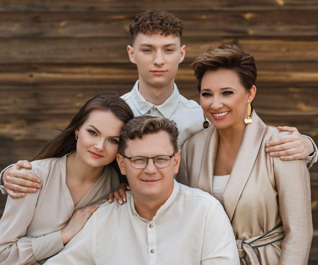 Bożena i Tomasz Datczuk, właściciele firmy Tobo, z córką i synem.