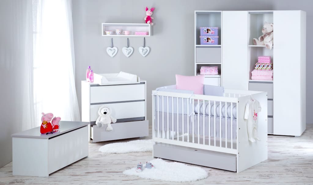 Zestaw „Dalia Grey” firmy Klupś Meble Dziecięce cechuje proste, nowoczesne wzornictwo.