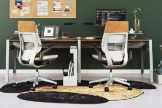 Fotel Gesture, prod. Steelcase, partner w Polsce ARC Interiors. Zwycięzca plebiscytu „Popular Science” na najlepsze ergonomiczne fotele biurowe 2023 roku.