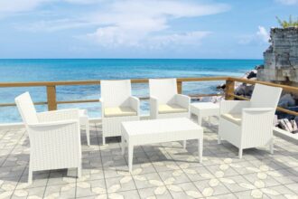 Fotel ogrodowy „California” (prod. Siesta, dystr. HomeGardenArt) wykonano z żywicy wzmocnionej włóknem szklanym. W ten sposób uzyskano materiał dokładnie imitujący rattan czy technorattan.