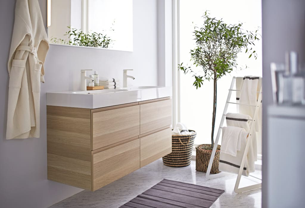 Szafki i szafki pod umywalki z serii „Godmorgon” (oferta sieci IKEA) tworzą system przechowywania, który pozwoli domownikom szybko znaleźć to, czego potrzebują.