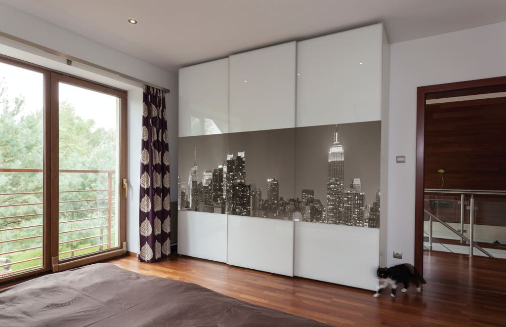 Grafiki laminowane „Monoglass” firmy Szkło-Lux do drzwi przesuwnych. Połączenie szlachetnej formy szkła z dowolną grafiką lub zdjęciem pozwala na osiągnięcie właściwie każdego wymarzonego efektu.