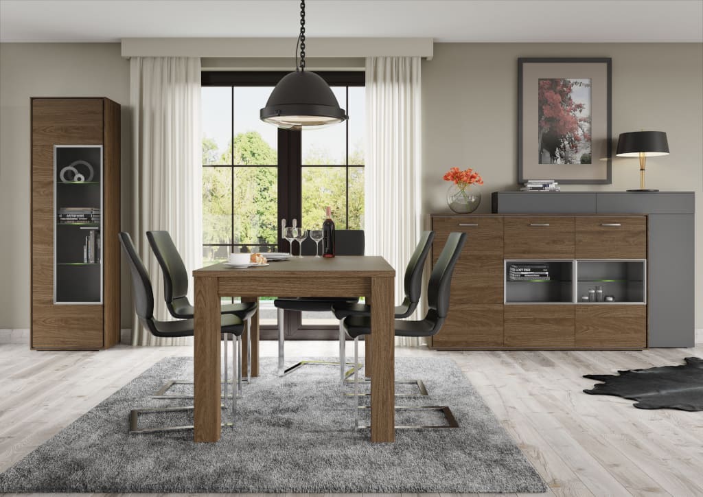 Kolekcja „Harmony” firmy Szynaka-Meble wyróżnia się nietuzinkowym połączeniem kolorystycznym (grafit + dąb orzechowy) i dopracowanymi detalami.