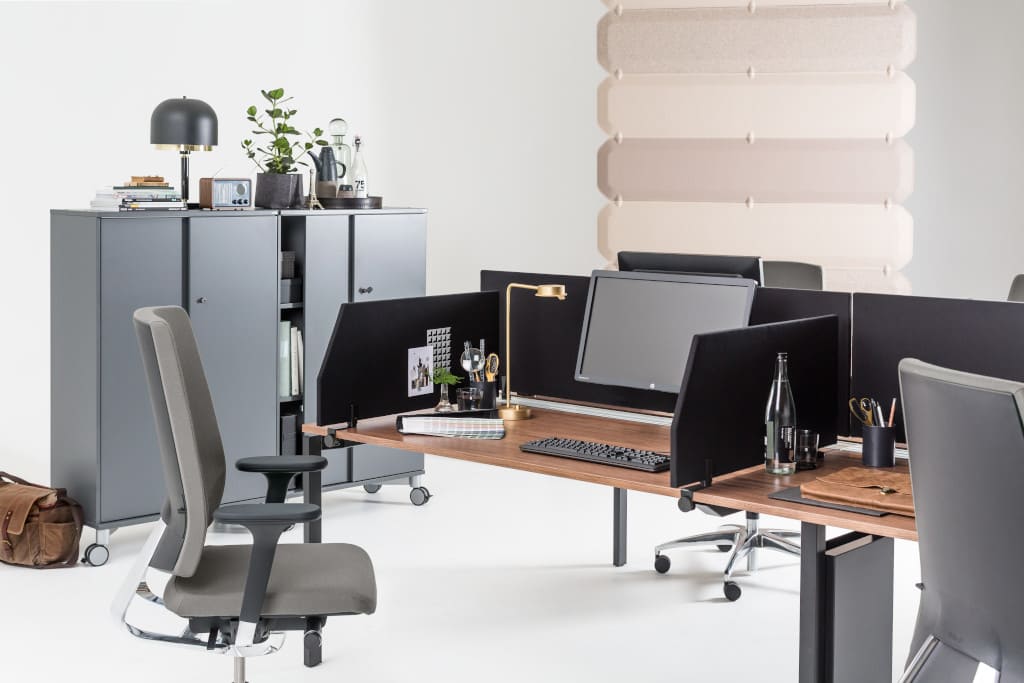 Firma Kinnarps proponuje nową serię stołów „Nexus”. System prezentuje świeże podejście do tematu elastyczności i wszechstronności w biurze.