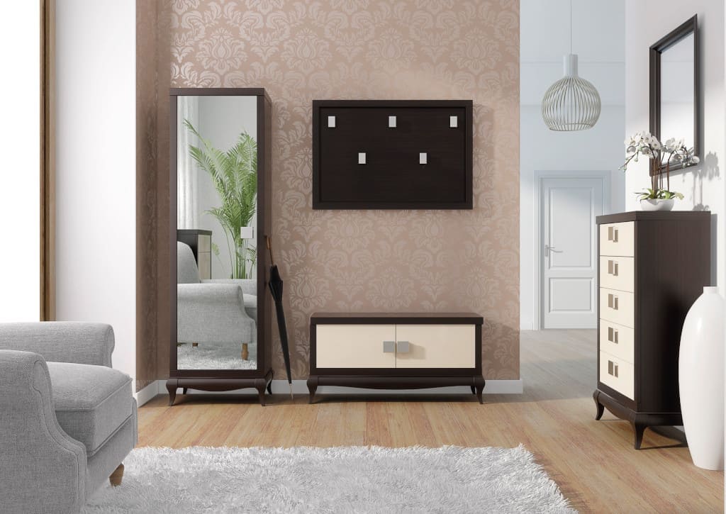 Kolekcja do przedpokoju „Laviano” marki Bydgoskie Meble (Grupa IMS) to fuzja stylów. Harmonijną formą i wykorzystaniem naturalnego drewna zestaw nawiązuje do klasyki.