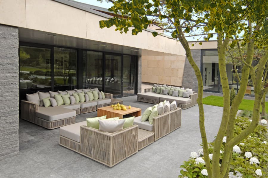 To nie technorattan. Kolekcję „Lincoln” (prod. Borek, dystr. Decolor Home & Garden) wykonano z liny – materiału stanowiącego kombinację termoplastycznego włókna, pokrytego ochronną powłoką akrylową.