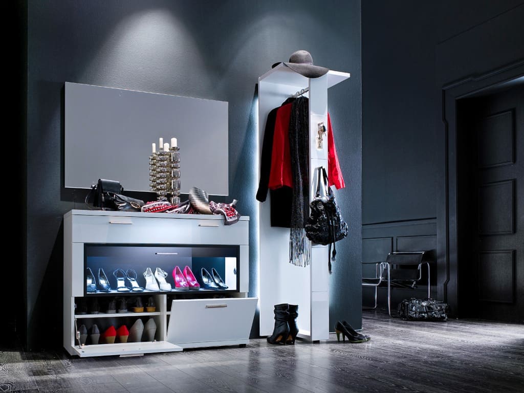 Kolekcja mebli do przedpokoju „Corano” marki Bydgoskie Meble (Grupa IMS) łączy w sobie nowoczesną stylistykę i funkcjonalność.