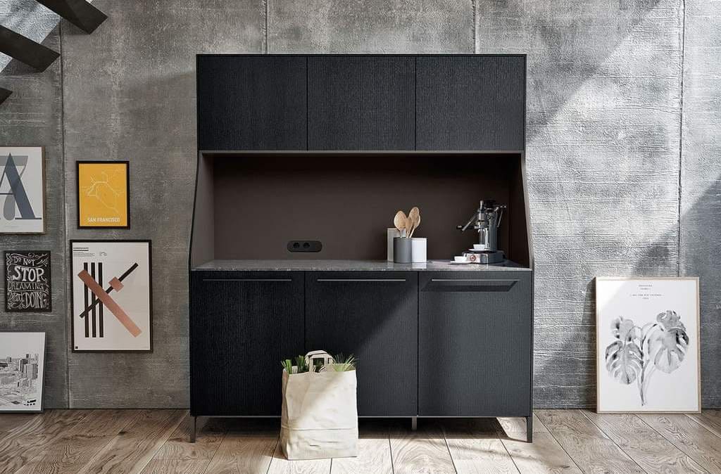 Kredens „SieMatic 29” jest elementem nowej kolekcji „Urban” (prod. SieMatic, Niemcy). Ten wolno stojący mebel wyróżnia się sylwetką znaną z lat 60. ubiegłego wieku.