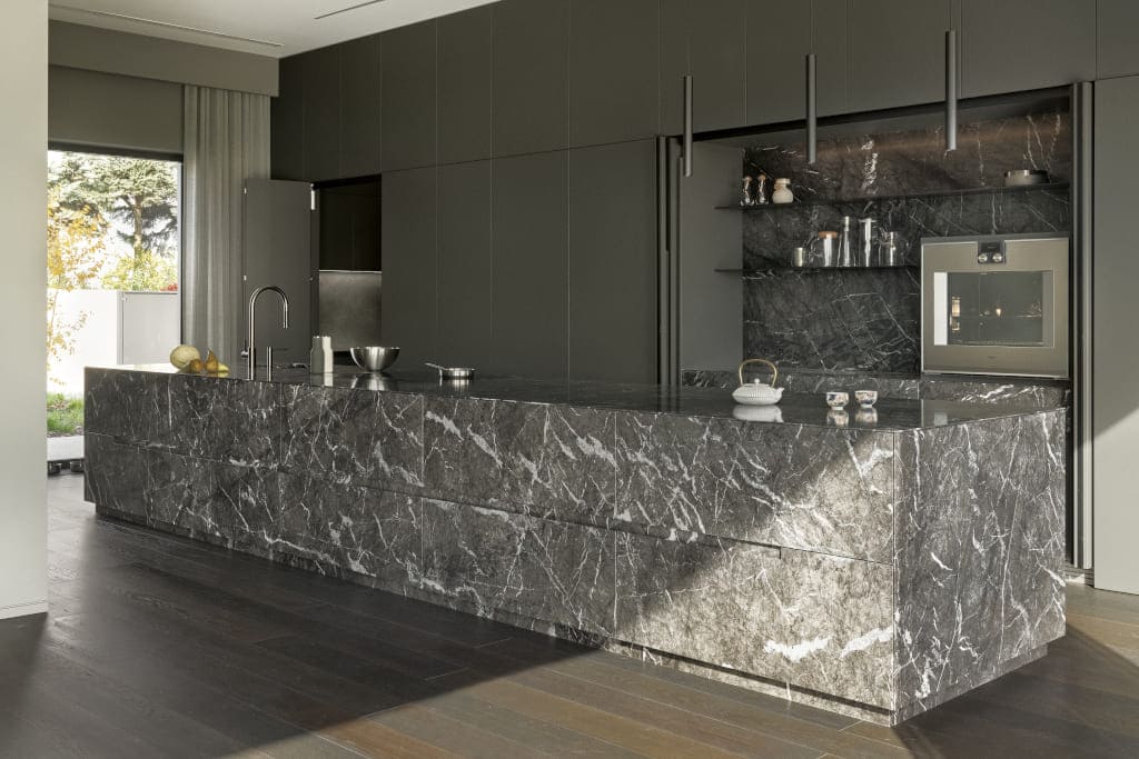 Kuchnię Monolith ZAJC charakteryzuje wizualny esencjonalizm. To propozycja dla miłośników naturalnych materiałów, kolorów i tekstur.