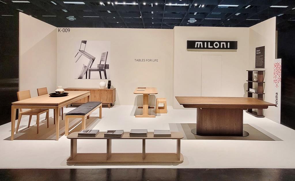 Podczas wiosennej edycji targów imm cologne, w dniach 4-7 czerwca 2023 r. marka Miloni zaprezentowała całą kolekcję TUO autorstwa Tomka Rygalika oraz stół Avangarde w wersji rozkładanej.