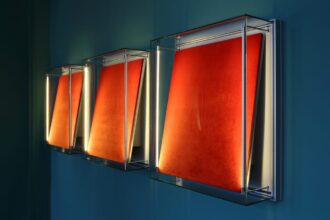 Owalny profil LED „Pen” o niezwykle małej średnicy to propozycja firmy Topmet Light. Montaż w dedykowanym uchwycie pozwala na pełny obrót według własnych wymagań – umożliwia to regulowanie kąta świecenia.